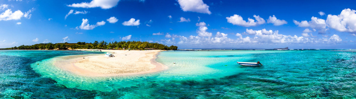 Mauritius Beach Reef Majestic Scenics iStock_000064252115_Medium-2