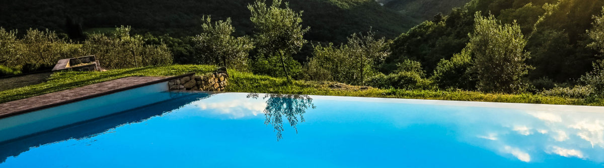 the-horizon-and-reflections-in-an-infinity-swimming-pool-against-a-bright-afternoon-sky-shutterstock_195429071-2