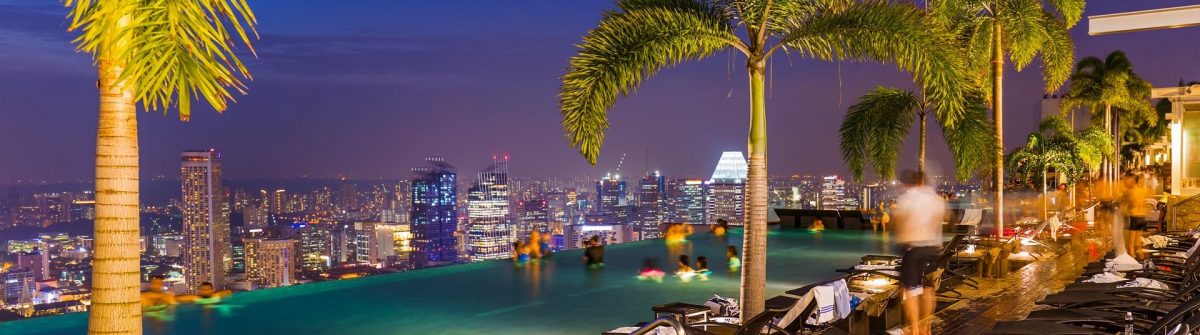 Uitzicht vanaf het Marina Bay Sands over Singapore