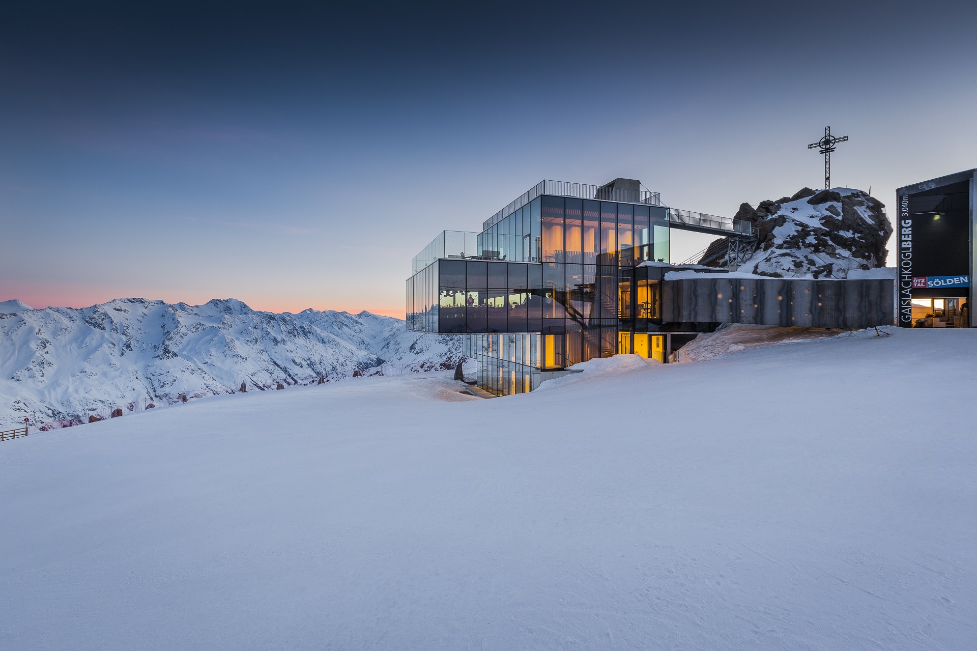 IceQ restaurant