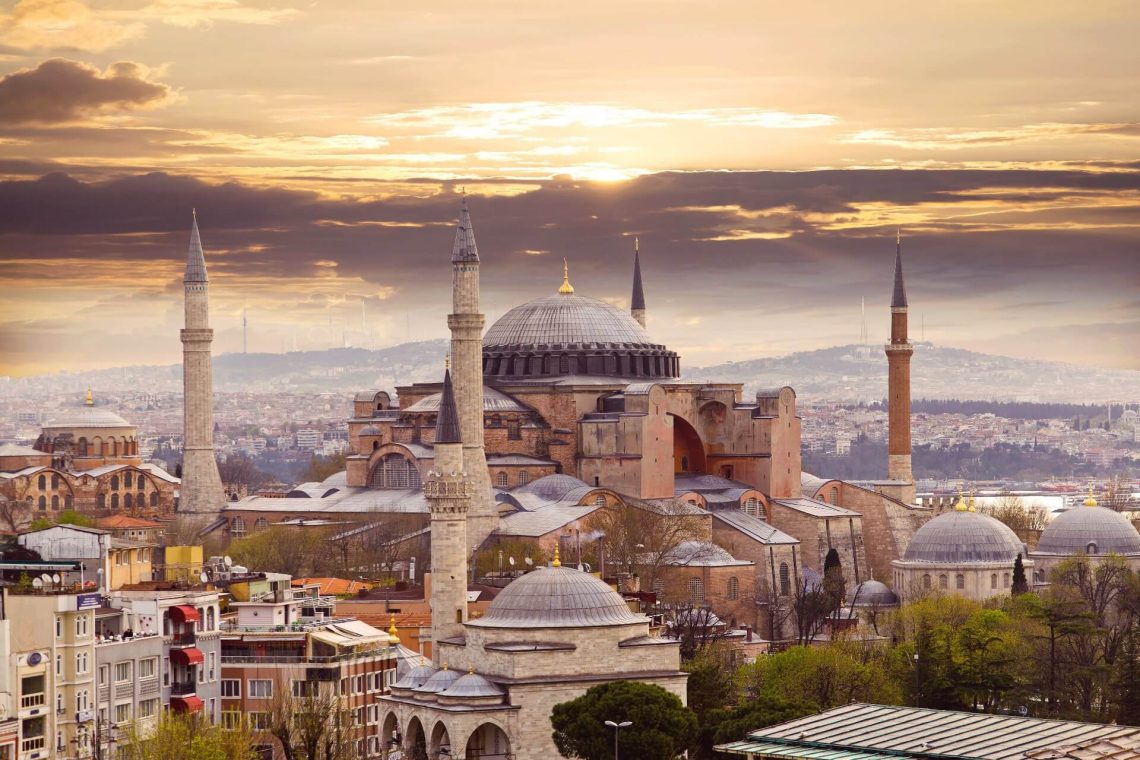 Hagia-Sophia-in-Istanbul-shutterstock_277651025-1920