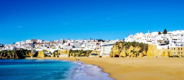 Het strand van Albufeira