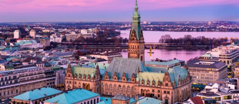 Hamburg in het avondlicht
