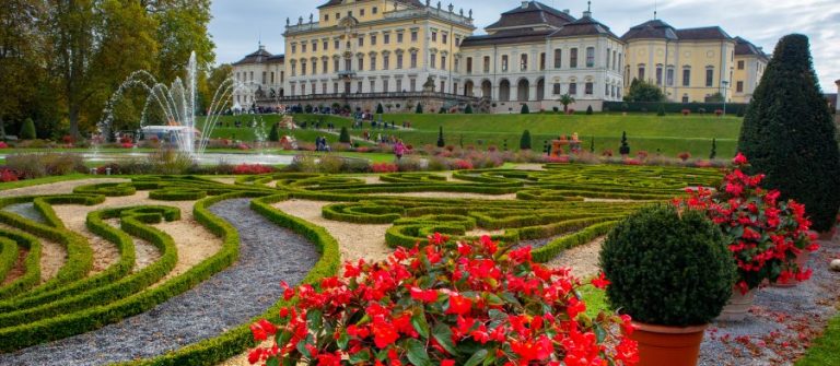 ludwigsburg_castle_autumn_park_shutterstock_1547402966