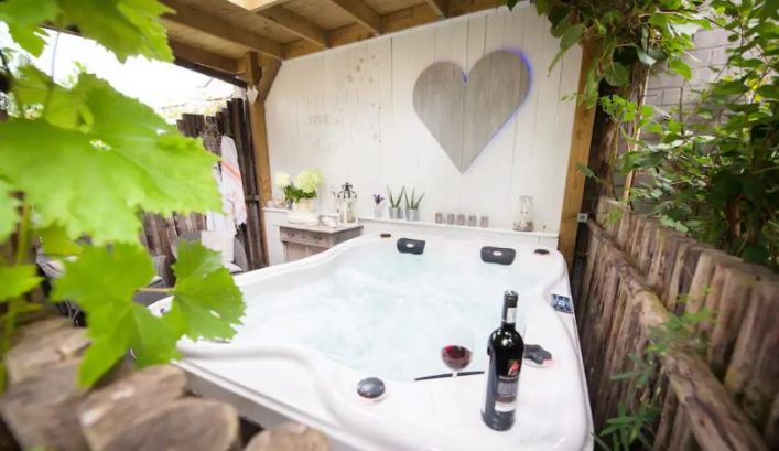 Cottage Bed & Bubbels