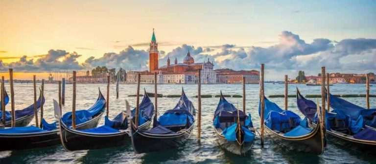 Gondels in Venetie