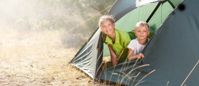 Kinderen in een tent