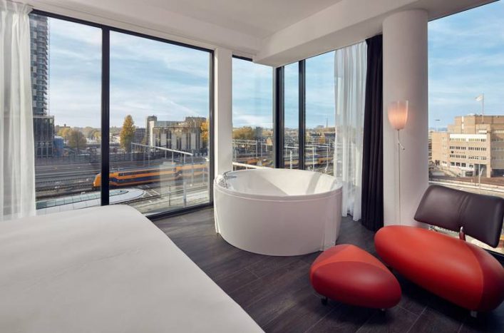 Inntel Hotels Utrecht Centre hotelkamer met jacuzzi