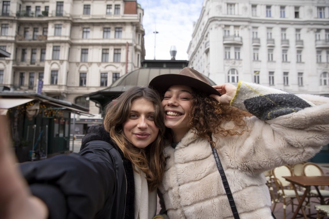 Sales_Eurrail_Friends-taking-a-selfie-in-Austria-original_1920x1280