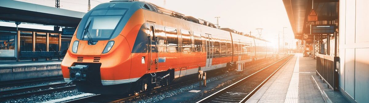 bahn_zug_bahnhof_schnellzug_shutterstock_515560405-1