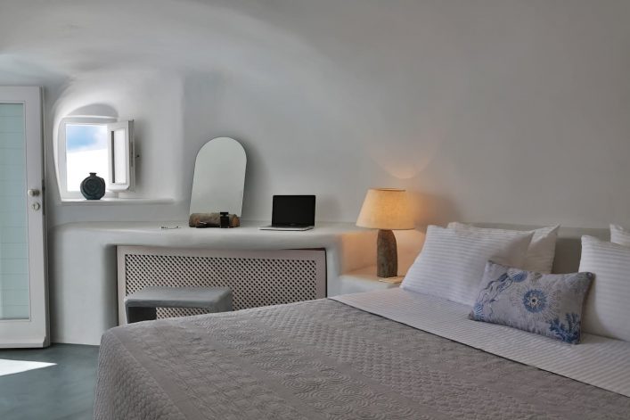 Slaapkamer van de Lava Cave Suite