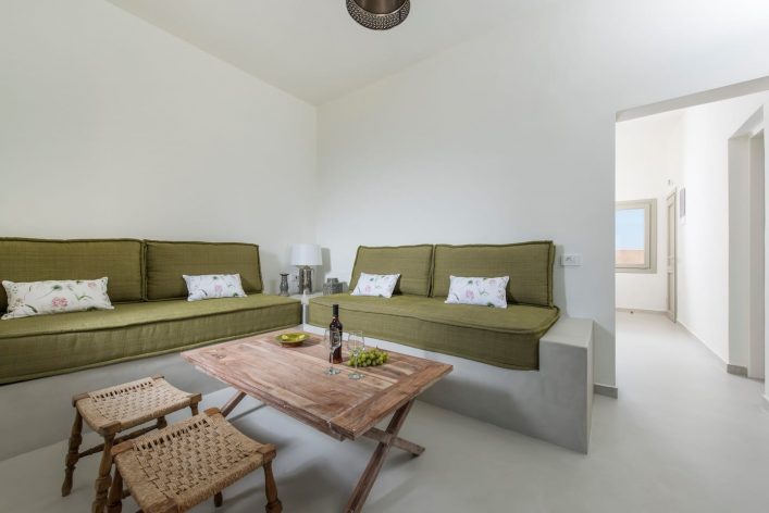 Airbnb in Oia woonkamer
