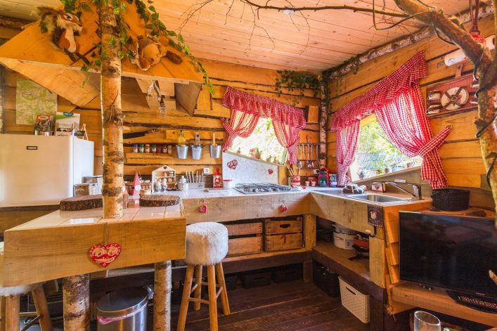 Nid d'amour keuken in de boomhut