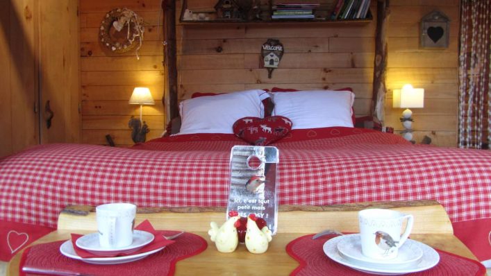 Bed in de boomhut