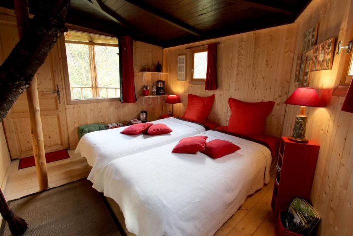 Etapeboisee boomhut vlakbij de Belgische grens