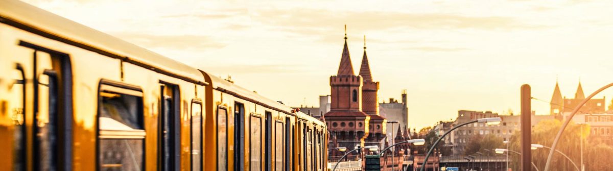 Berlin-Tram-Sonne-shutterstock_192443360-2