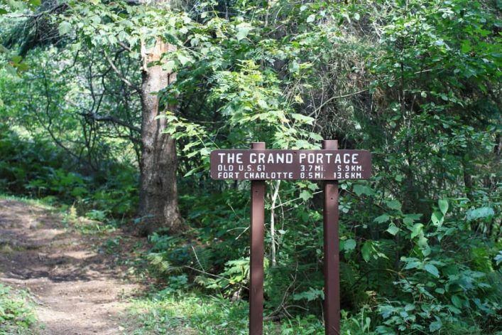 Bord met Grand Portage sign